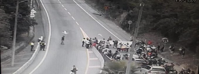 Cierre total en la vía al Llano por manifestación en Cáqueza, Cundinamarca