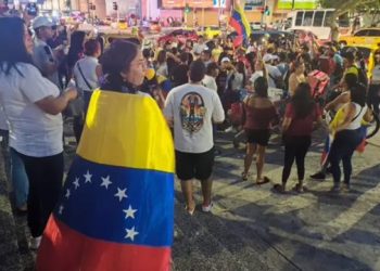 Venezolanos en Barranquilla rechazan juramentación de Delcy Rodríguez como presidenta