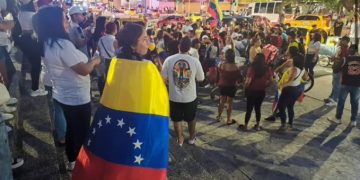Venezolanos en Barranquilla rechazan juramentación de Delcy Rodríguez como presidenta