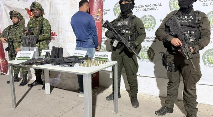Frustran asalto a carro de valores en La Guajira: capturan a dos y hallan arsenal de guerra