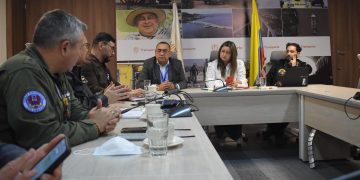 Gobierno envía comisión para apoyar a familiares de víctimas de accidente aéreo