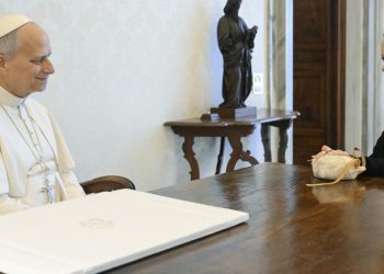 “Interceder por los presos políticos y la transición en Venezuela”: Pide Corina Machado al Papa
