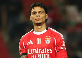 Golpe duro para el Benfica: Richard Ríos se lesionó el hombro y será baja este fin de semana