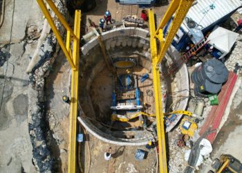 Continúa la canalización que solucionará el arroyo de la calle 85
