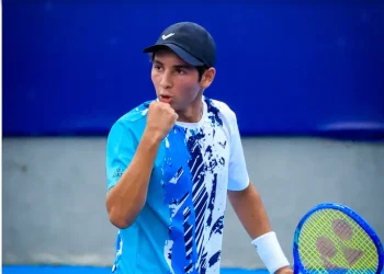 Alejandro Castellanos ilusiona a Colombia y avanza a cuartos del Mundial Juvenil de Tenis