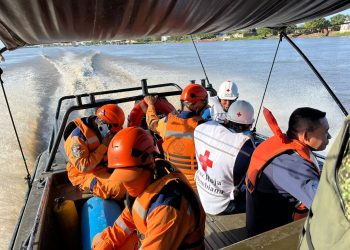 Armada de Colombia intensifica búsqueda de adulto mayor desaparecido en el río Magdalena