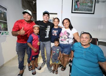 Alcalde Char lleva el programa de Mejoramiento de Vivienda a Santo Domingo de Guzmán y California