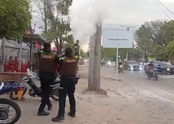 Policías controlaron incendio en plena zona comercial de Magangué