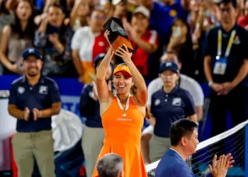 María Camila Osorio celebra en Manila su primer título WTA 125