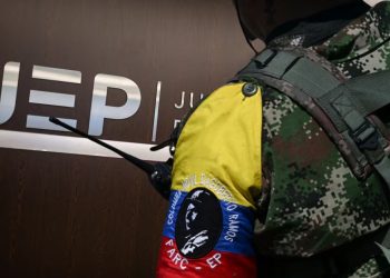 JEP imputó a 22 exjefes de las Farc-EP por secuestros y tratos crueles durante el cautiverio