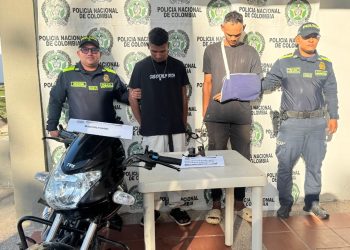 Revolver en mano y actitud sospechosa: dos capturados en el Malecón del barrio Centro de Magangué