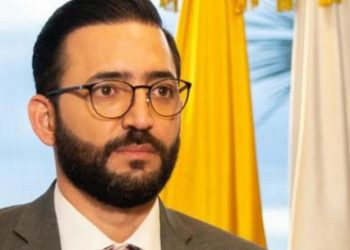 Vicecontralor Carlos Zuluaga renuncia para participar en elección del Contralor General