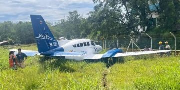 Avión se sale de pista en Nuquí: siete ocupantes resultaron ilesos