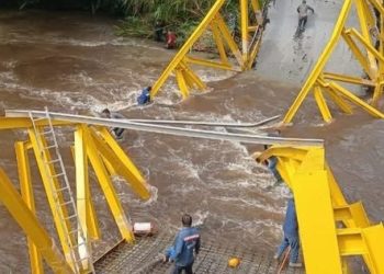 Colapsa el Puente El Triunfo en Boyacá: varias personas heridas y atrapadas