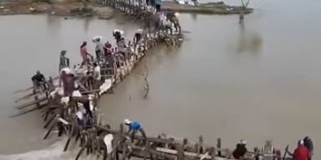 Comunidad en Córdoba enfrenta creciente del río con muro artesanal para evitar inundaciones