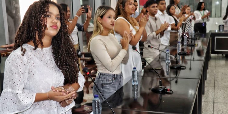 Posesionan a 69 jóvenes como consejeros y miembros de plataformas departamentales de juventud