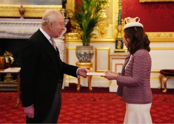 Embajadora de Colombia entrega cartas credenciales al rey Carlos III en Londres