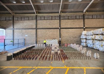 Descubren bodega clandestina con cigarrillos y licor ilegal en el centro de Barranquilla