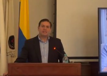 Pinzón arremete contra Petro por críticas al escrutinio y pide moción de censura contra ministro de Salud