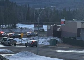 Al menos 10 personas mueren en un tiroteo en una escuela del oeste de Canadá