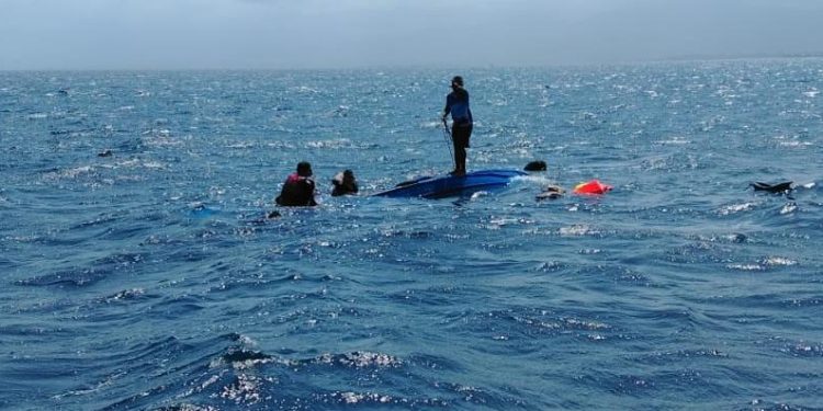 Tragedia en alta mar: dos venezolanas y un colombiano mueren tras naufragio de embarcación migrante en el Caribe panameño