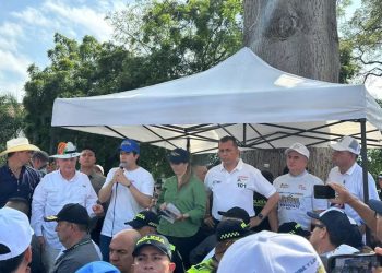 Mujer fue detenida con arma de fuego durante evento del expresidente Uribe en Honda