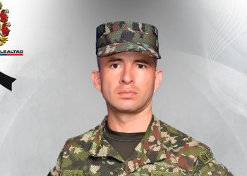 Muere un soldado y nueve heridos dejan combates del Ejército contra las disidencias