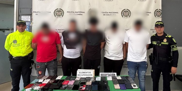 Operativo en el Carnaval de Barranquilla: cinco capturados y más de $108 millones en celulares recuperados