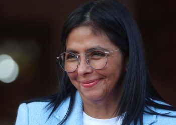Delcy Rodríguez dice que Machado tendrá que “responder ante Venezuela” si regresa al país