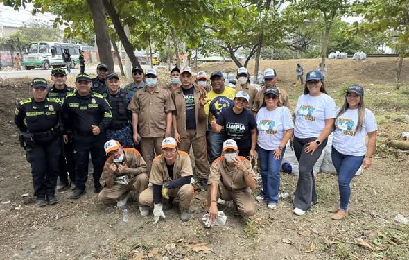 Barranquilla Limpia y Linda recibe a 25 personas privadas de la libertad para limpieza y mantenimiento de punto crítico recuperado en la Circunvalar con Cordialidad