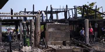 Históricos restaurantes de Las Flores quedaron en ruinas tras incendio que arrasó la zona gastronómica