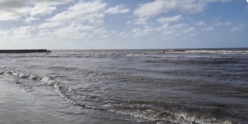 Alerta en el Caribe: vientos de hasta 60 km/h y olas de 4 metros ponen en riesgo a bañistas y pescadores
