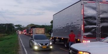Bloqueo en la Vía La Cordialidad: Campesinos reclaman tierras y generan caos vial