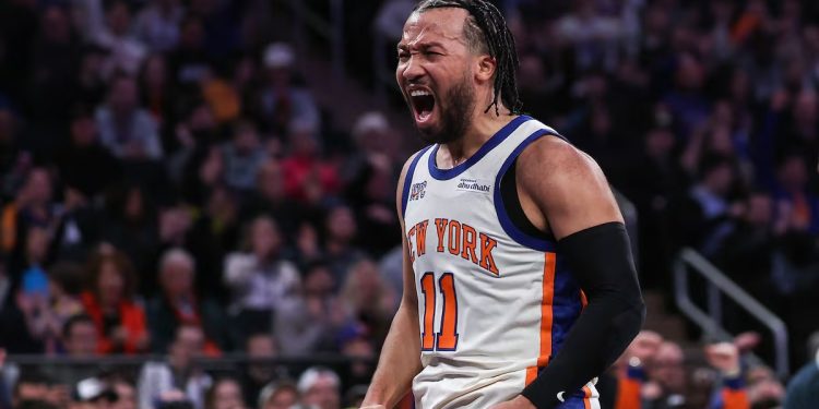 Knicks frenan a los Spurs y Minnesota toma impulso en el Oeste