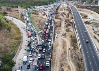 Congestión en puente sur-norte del intercambiador vial de Alameda preocupa a conductores