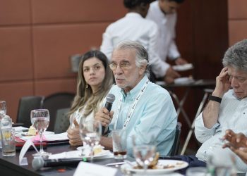 “El sistema eléctrico está mal diseñado y favorece a los generadores”: gobernador Eduardo Verano