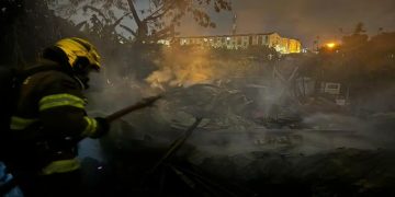 Incendio en barrio Los Lagos, Cali, deja 41 viviendas afectadas y cuatro personas lesionadas