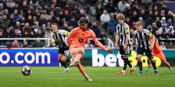 Atlético golea, Bayern aplasta y Barcelona rescata empate en la Champions