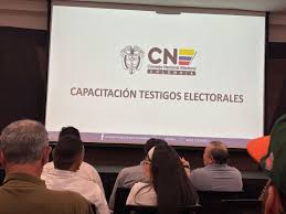 El CNE acreditó testigos electortales