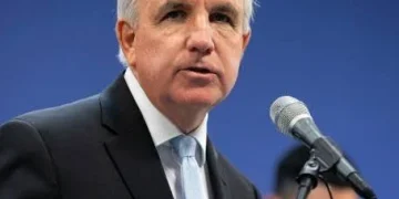 Congresista de EE. UU. arremete contra Bachelet y respalda decisión de Chile