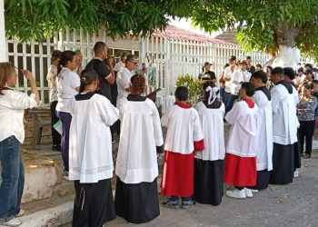Fe, sacrificio y tradición: más de 20 flagelantes cumplen su manda en Santo Tomás