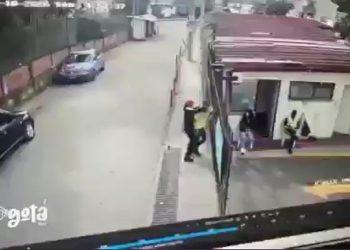 En video el ataque del agresor contra equipo de ‘Sin senos sí hay paraíso’ padecía un “trastorno psicótico”