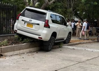 Intolerancia vial en Villa Campestre: conductor arremete contra motociclista tras leve choque
