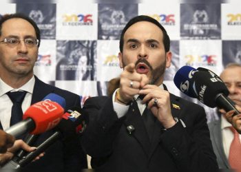Abelardo De La Espriella denuncia ante EE. UU. y el Parlamento Europeo la interceptación ilegal y perfilamiento político por parte del gobierno Petro