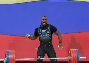 Yeison López sacude al mundo: triple récord mundial y oro