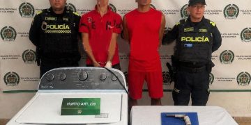 Capturan a dos sujetos por hurto y porte ilegal de armas en Santo Tomás