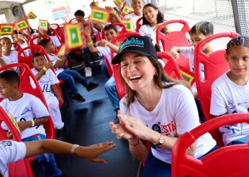 De la Mano con la Primera, niñas, niños y adolescentes rescatados conocen los nuevos iconos de Barranquilla