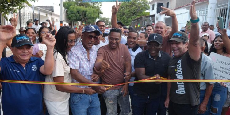 “Una vía pavimentada es el camino que abre paso al progreso”: alcalde Char durante entrega en La Ceiba