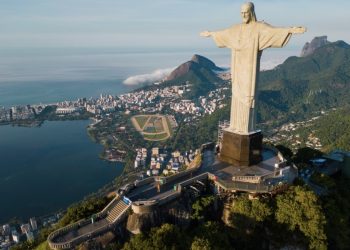 Barranquilla se promociona ante el mundo desde el Cristo Redentor en Brasil
