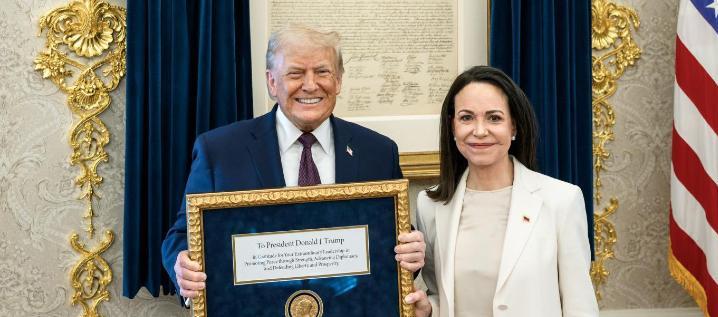 Trump afirmó que María Corina Machado le dio el Nobel y le dijo que ella “no se lo merecía”